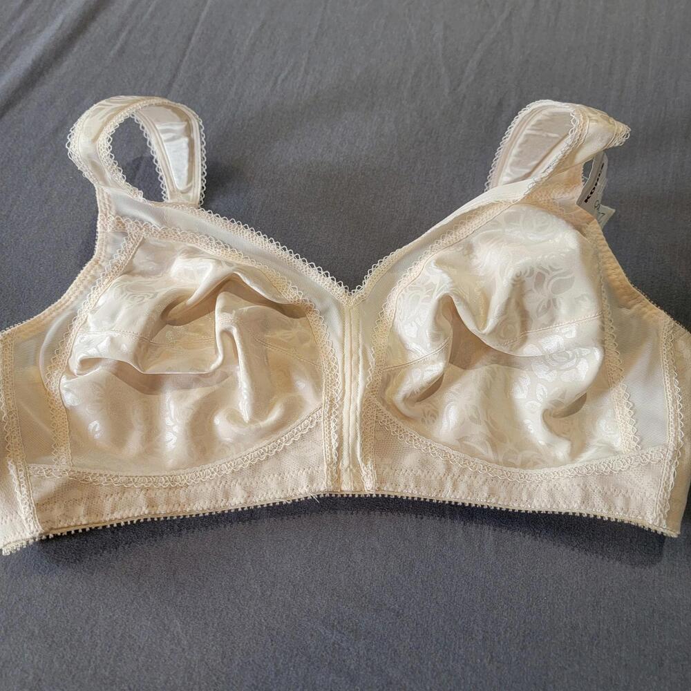 Playtex Secrets Smoothing Bra 44B Cream Style 4693 4-Way Support N.W.T